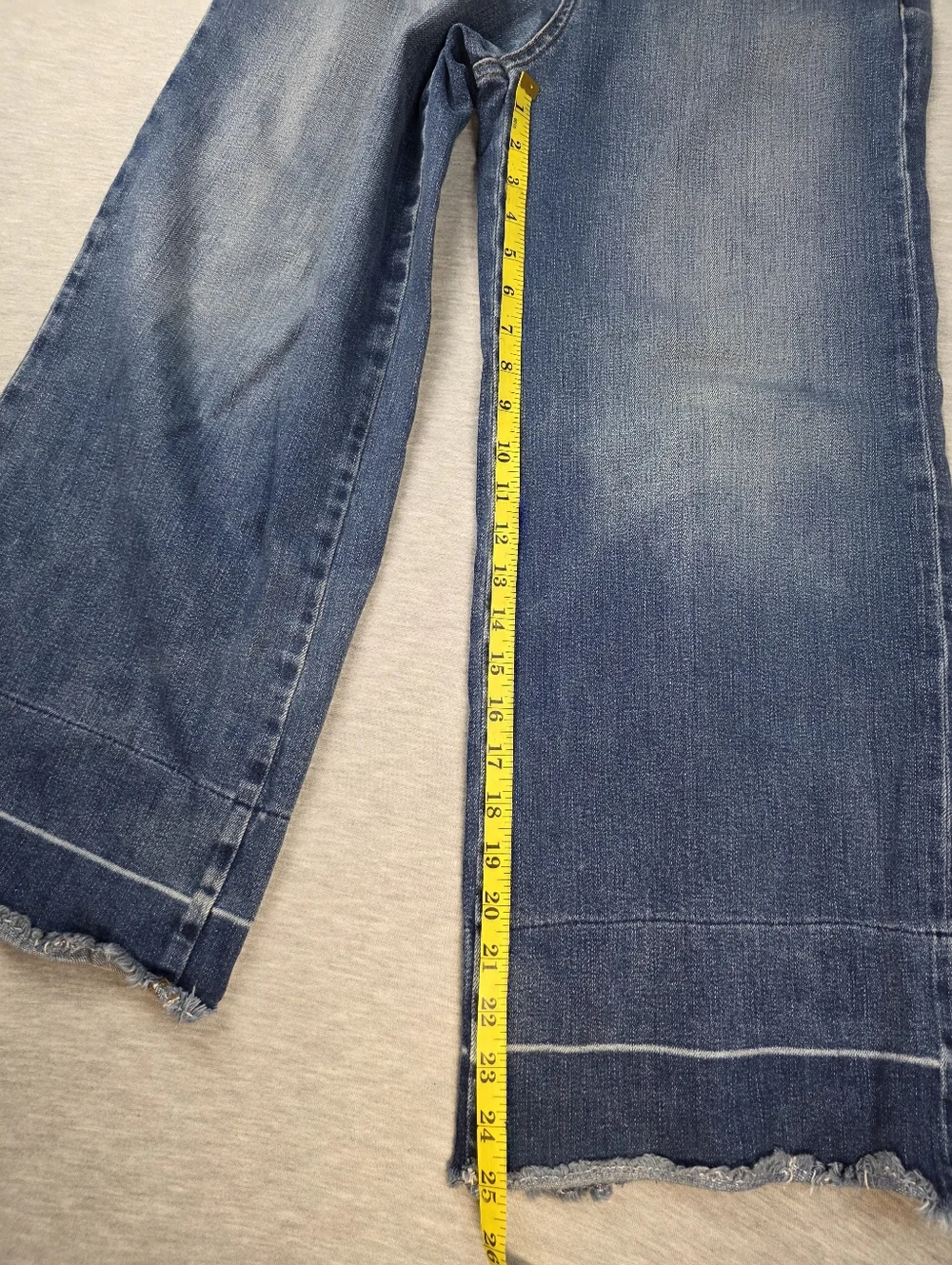 Free People Cropped Wide Leg Raw Hem High Rise Jeans in Medium Blue Size 28